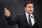 Ali Babacan'ın korumaları "Devlet yok deyin" taleplerini reddeden depremzedeyi tekmeledi!
