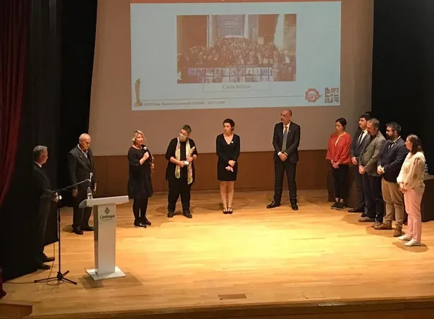 chpli-ozgur-ozel-ve-ttb-baskani-korur-fincancinin-katildigi-torende-pkk-yayin-organlari-mezopotomya-ajansi-ve-jin-newse-odul-1635107265025.jpeg CHP'li Özgür Özel ve TTB Başkanı Korur Fincancı'nın katıldığı törende PKK yayın organları Mezopotomya Ajansı ve Jin News'e ödül-1