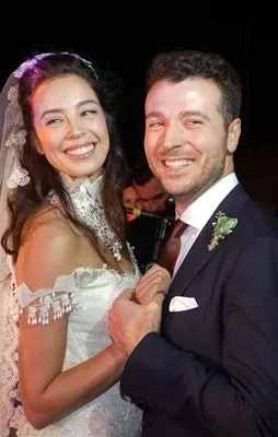 Azra Akın, Edirne'de dünyaevine girdi