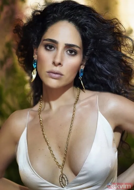 🍽️ 2 AYDA 40 KİLO VERDİ Şeker ve unlu gıdalara veda etti. Özellikle işlenmiş gıdaları hayatından tamamen çıkaran genç sanatçı, tatlı tüketimini minimuma...