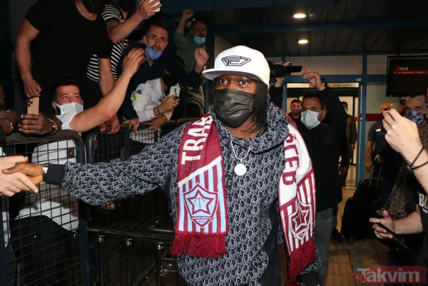 Gervinho ve Bruno Peres Trabzonspor'a geldi! Taraftar meşalelerle karşıladı - 23