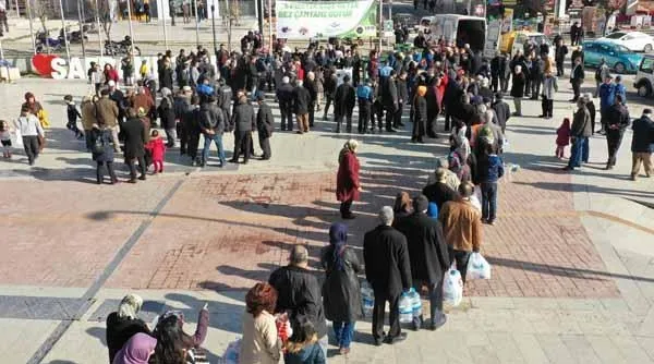 Karabük'teki "Plastik şişe getir bez çantanı götür" projesine yoğun ilgi-3