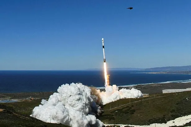 spacexi-gunes-firtinasi-vurdu-40-uydu-dustu-1644442603050.jpeg SpaceX'i güneş fırtınası vurdu! 40 uydu düştü-2