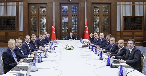 Külliye'de ekonomi zirvesi! Dezenflasyon süreci başladı... 2025-2027 dönemini kapsayan OVP’nin hazırlık süreci değerlendirildi