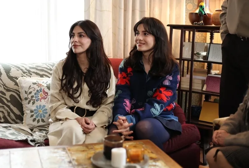 abinin-guzelleri-tugce-acikgoz-ve-asude-kelebekten-kamera-arkasi-paylasimi-1774954641243.jpg A.B.İ.'nin güzelleri Tuğçe Açıkgöz ve Asude Kelebek’ten kamera arkası paylaşımı!-5