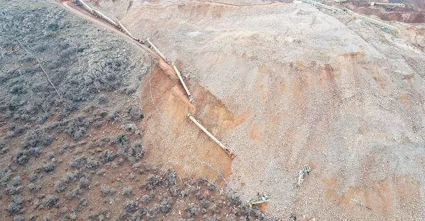 Bin 827 kişi kurtarma operasyonunda | Erzincan'da toprak kaymdası! 5 işçinin konteynerde, 3’ünün araçta, diğerinin ise kamyonda olduğu düşünülüyor