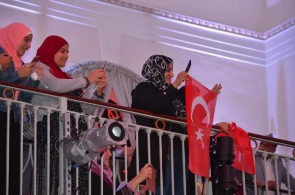 Başkan Erdoğan'ın boynuna sarılan Filistinli Ebubekir Serag: "Ümmet arkanda" dedim-2