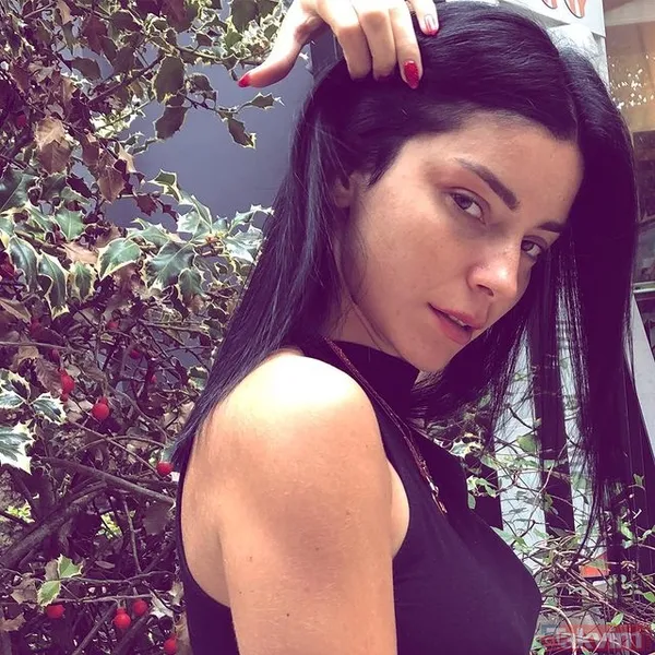 Merve Boluğur kırmızılar içinde paylaştı! Derin göğüs dekoltesiyle boy gösterdi sosyal medyayı yaktı kavurdu - 19