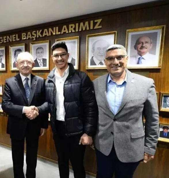 liyakat-lafta-yandaslar-kadroda-chpde-bir-torpil-daha-patladi-sedrettin-coskuner-oglu-ve-kizi-dahil-25-kisiyi-1670585458868.jpg 'Liyakat' lafta 'yandaşlar' kadroda! CHP'de bir torpil daha patladı: Sedrettin Coşkuner oğlu ve kızı dahil 25 kişiyi CHP'li belediyelerde işe soktu-3