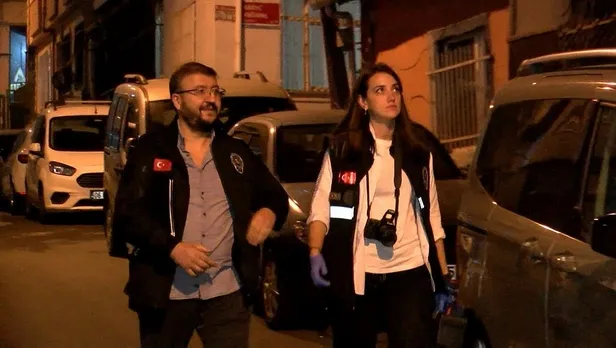 fatihte-supheli-olum-yalniz-yasayan-kadin-boynu-kirilmis-sekilde-olu-bulundu-1697272834995.jpeg Fatih'te şüpheli ölüm! Yalnız yaşayan kadın boynu kırılmış şekilde ölü bulundu-2