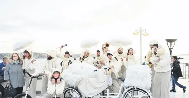 Kış Şehri'nin kapılarını araladı! Renkli etkinlikte ünlü simalar boy gösterdi