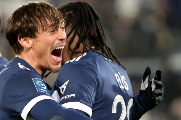 fenerbahce-alberth-elis-ile-ilgileniyor-menajeri-acikladi-1657285461496.jpg Fenerbahçe Alberth Elis ile ilgileniyor! Menajeri açıkladı...-2