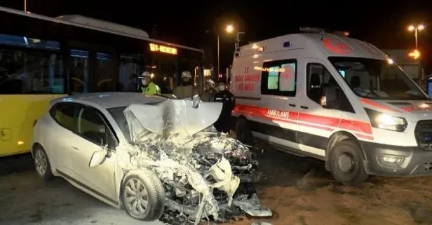Kadıköy’de feci kaza! Özel halk otobüsüne çarpan otomobil yandı