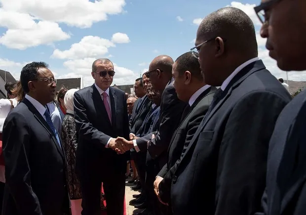 Erdoğan Madagaskar'da resmi törenle karşılandı-1