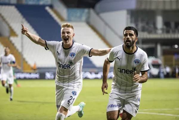 son-dakika-trabzonspor-umut-bozoku-acikladi-1662042464856.jpg Son dakika: Trabzonspor Umut Bozok'u açıkladı!-3