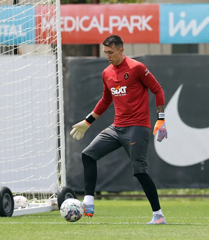 Galatasaray'da 12 numaraya tanıdık isim! Muslera'nın yedeği olacak - 6