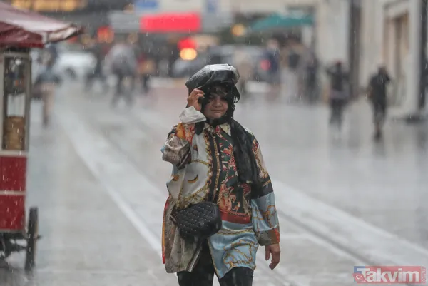 SON DAKİKA: İstanbul'da yağmur aniden bastırdı! İstiklal Caddesi'nde vatandaşlar hazırlıksız yakalandı - 20