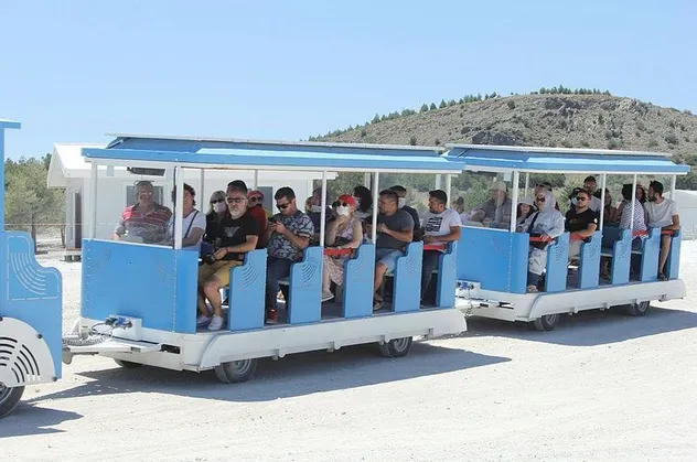 Salda Gölü'nün Beyaz Adalar kısmı araç girişine kapatıldı! Elektrikli araçla ulaşım dönemi
