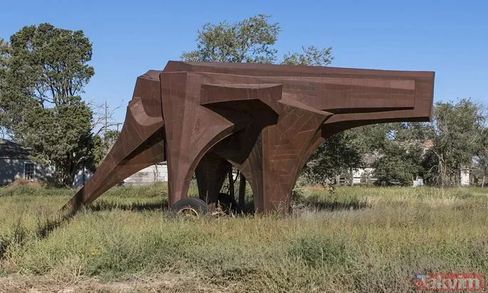 Mimar Robert Bruno’nun çelikten UFO evi