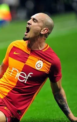Dünya devi Maicon'a kancayı taktı