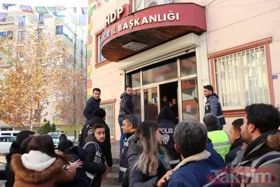 Acılı babadan HDP'ye Türk bayraklı tepki