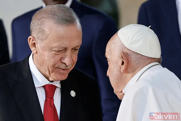 Başkan Recep Tayyip Erdoğan, G7 zirvesinde aile fotoğrafı çekimine katıldı! Papa Francis ile ayaküstü dikkat çeken sohbet - 9