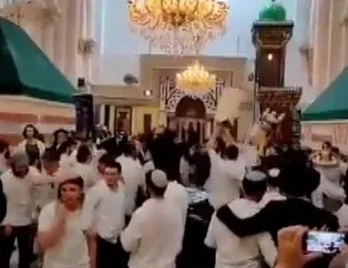 Fanatik Yahudiler, camide konser verip dans etti