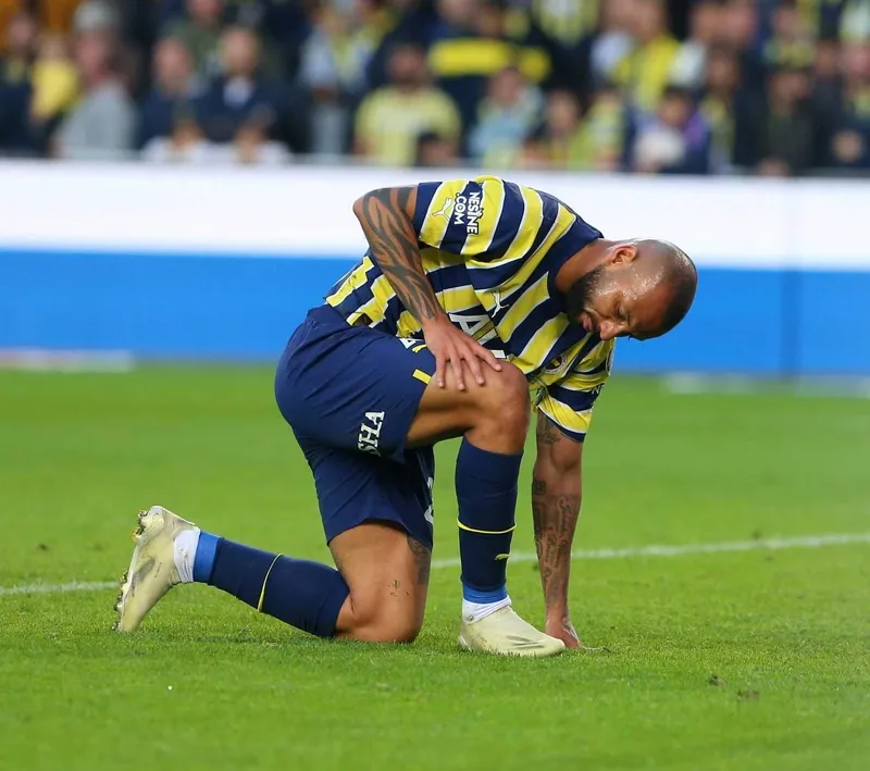 fenerbahcenin-kayip-yildizindan-haber-var-sozlesmesi-feshedildi-1724161493370.jpeg Joao Pedro