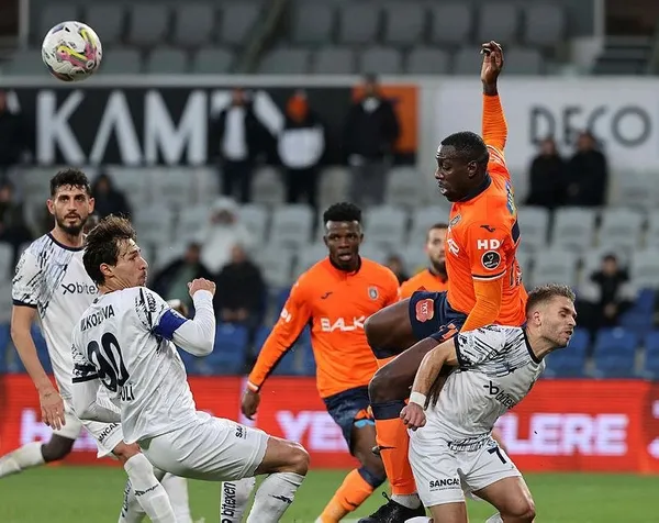 basaksehir-evinde-adana-demirsporu-devirdi-basaksehir-2-1-adana-demirspor-mac-sonucu-1673280885213.jpeg Başakşehir evinde Adana Demirspor'u devirdi | Başakşehir 2 - 1 Adana Demirspor MAÇ SONUCU-4