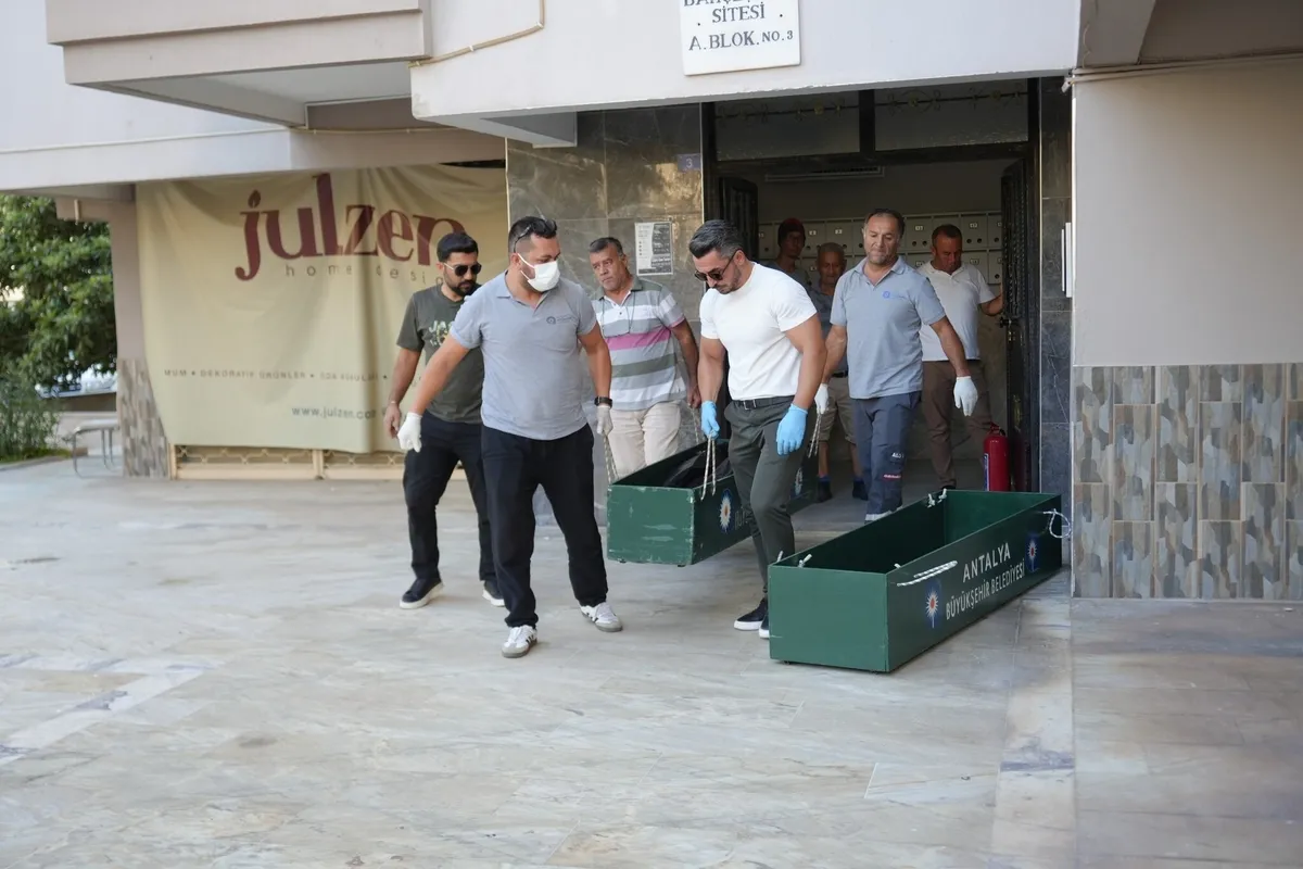 Antalya'da 93 yaşındaki anne ile 71 yaşındaki kızı farklı odalarda ölü bulundu: 10 gündür görülmemişlerdi-4