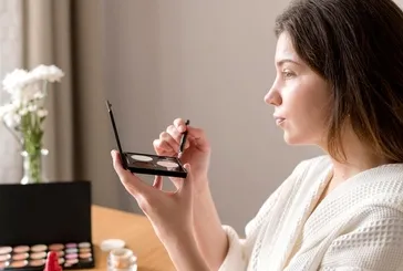 Oje, rimel, allık, parlatıcı, fondöten sürmek orucu bozar mı? Makyaj yapmak orucu bozar mı?