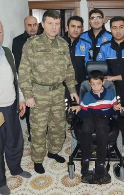 Kahraman komutan darbecilerin oyununu bozdu