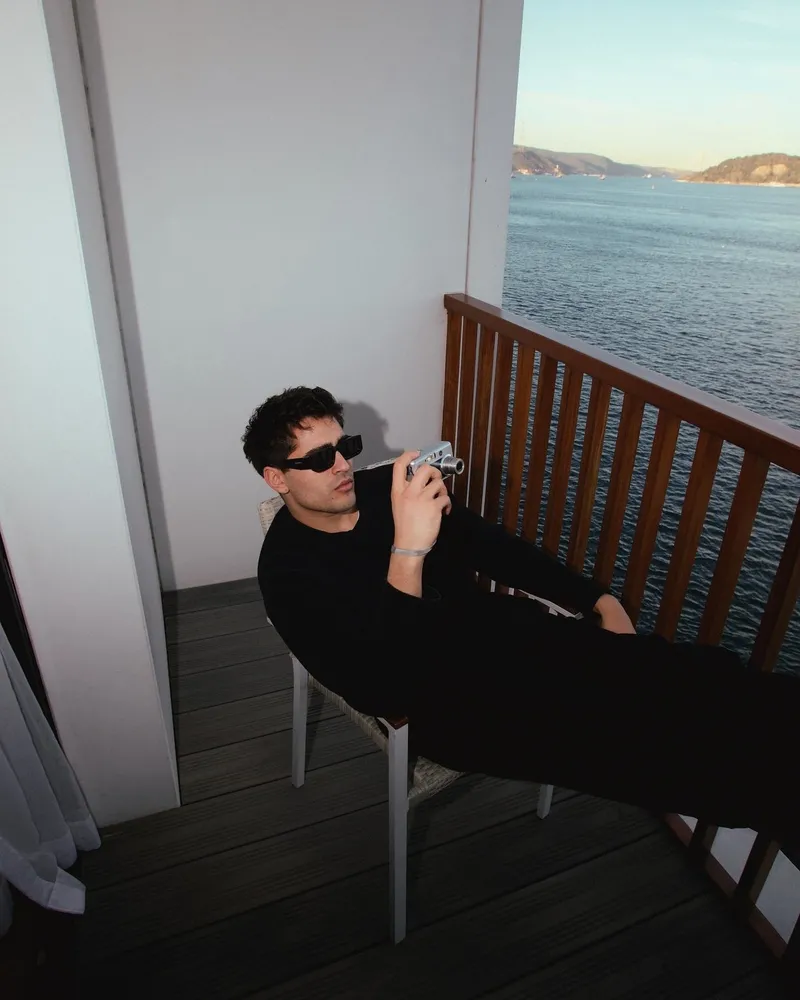 mert-ramazan-demirden-gulumseten-soru-yakisikli-cikmis-miyim-1771921744008.jpg Mert Ramazan Demir’den gülümseten soru: "Yakışıklı çıkmış mıyım?"-4