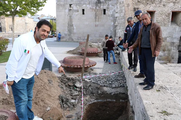 Sivas'ta tarihi medresenin altında 'gizli geçitler' bulundu! Haberi alan oraya koştu-4