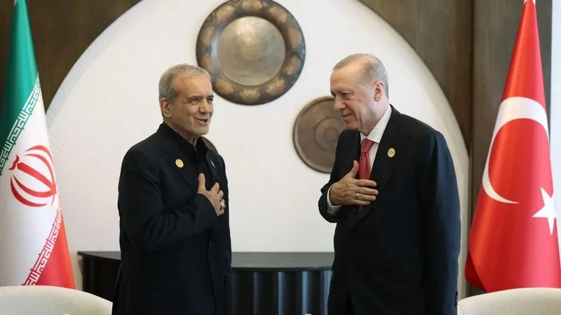 baskan-erdogan-iran-cumhurbaskani-pezeskiyan-ile-gorustu-dis-mudahale-senaryosuna-olumlu-yaklasmiyoruz-1769092518993.jpeg Başkan Erdoğan İran Cumhurbaşkanı Pezeşkiyan ile görüştü: Dış müdahale senaryosuna olumlu yaklaşmıyoruz-3