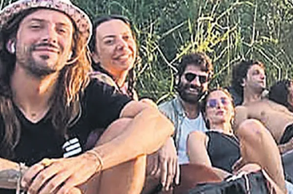 kaan-urgancioglunun-yakalandigi-guzel-bakin-kim-cikti-meger-en-yakin-arkadasinin-eski-sevgilisiyle-1658957234148.jpg Kaan Urgancıoğlu’nun yakalandığı güzel bakın kim çıktı! Meğer en yakın arkadaşının eski sevgilisiyle...-5