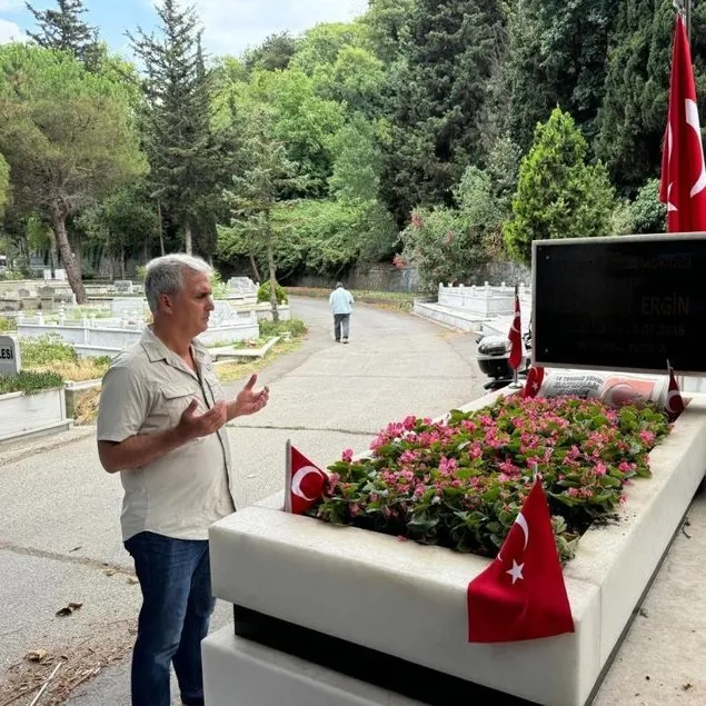 Türklüğünden de şüphe ediyorum
