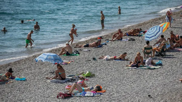 antalyada-ekim-ayinda-agustos-manzarasi-sicaklik-30-derece-konyaalti-sahili-doldu-1633953853924.jpg Antalya'da ekim ayında ağustos manzarası! Sıcaklık 30 derece Konyaaltı sahili doldu-5