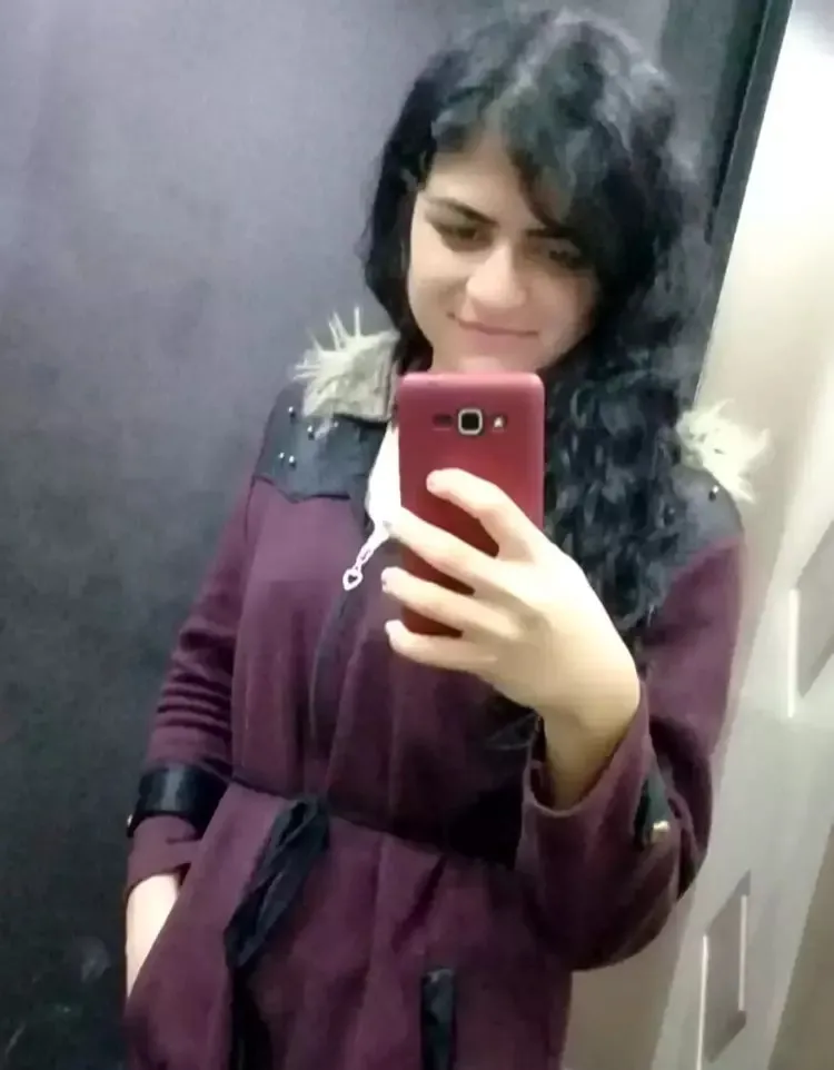 sessiz-vahset-isitme-engelli-nihal-babayigite-kiyan-cani-isaret-diliyle-cinayeti-itiraf-etti-cay-kasigini-boga-1747297426349.jpeg İşitme engelli Nihal Babayiğit'e kıyan cani işaret diliyle cinayeti itiraf etti (DHA)