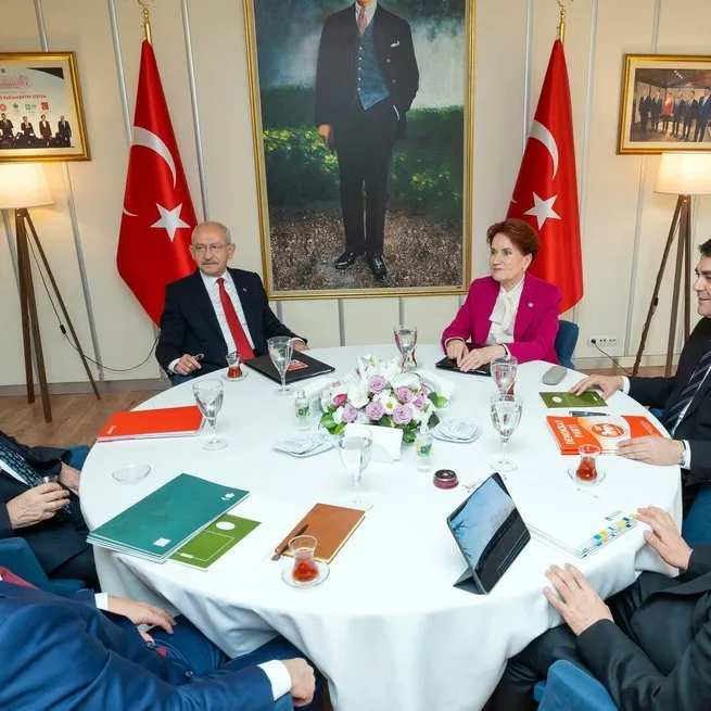 Altılı Masanın küçük ortakları coştu bir kere! Önce Ahmet Davutoğlu sonra Ali Babacan şimdi de Demokrat Parti