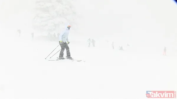Uludağ doldu taştı! Yoğun sis ve tipiye rağmen kayak severler akın etti - 4