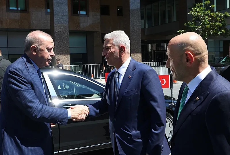 baskan-erdogan-ihracata-yeni-destegi-acikladi-gunluk-limiti-5-milyar-tlye-yukseltiyoruz-1782484852087.jpeg Başkan Erdoğan ihracata yeni desteği açıkladı: "Günlük limiti 5 milyar TL'ye yükseltiyoruz"-7