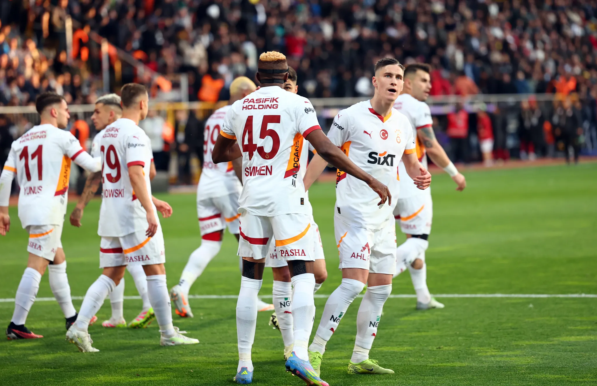 Galatasaray'a sürpriz orta saha! - 3