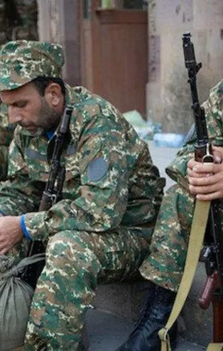 İşgalci Ermeni ordusu eriyor! İki bin kişiye emir verildi 300 kişi geldi