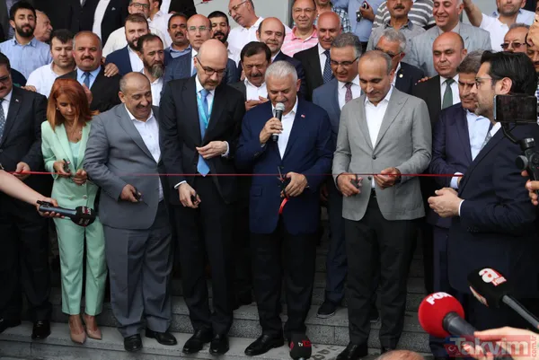 Binali Yıldırım havalimanı taksisinin direksiyonuna geçti - 13