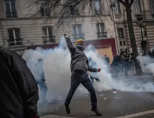 Fransa’da Macron'a karşı başlatılan grev hayatı felç etti