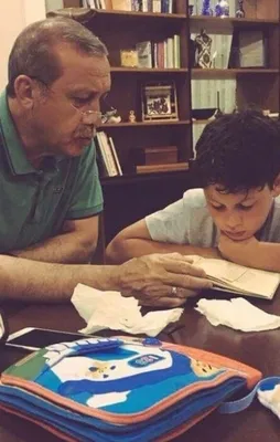 Erdoğan torununa Kur'an-ı Kerim öğretirken görüntülendi