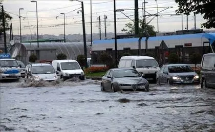 İstanbul Sağanak Yağmura Teslim
