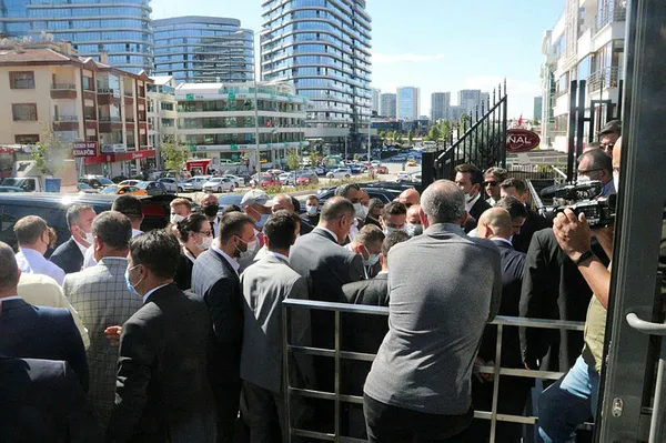 İYİ Parti merkezinde dayak yiyen kadın: Evladım yaşındaki gençler kafama vurdu