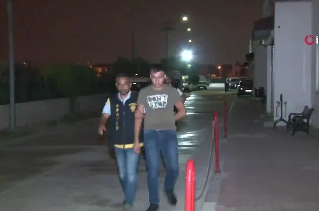 Bekçilik sınavını kazanamayınca bekçi kıyafeti giyip, ruhsatsız silahla gezerken polise yakalandı